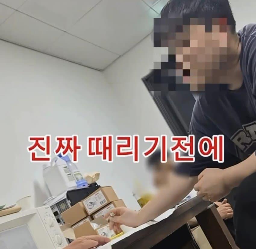 지금 난리난 헬스장 대표의 살충제 테러 (5)