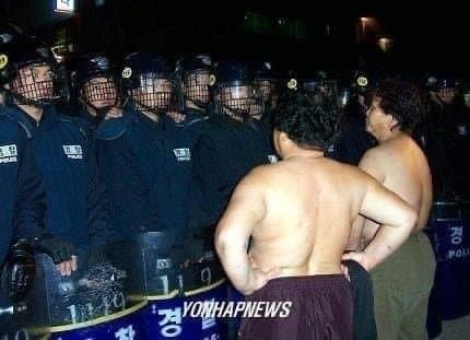 싱글벙글 대한민국 폭력 시위 레전드