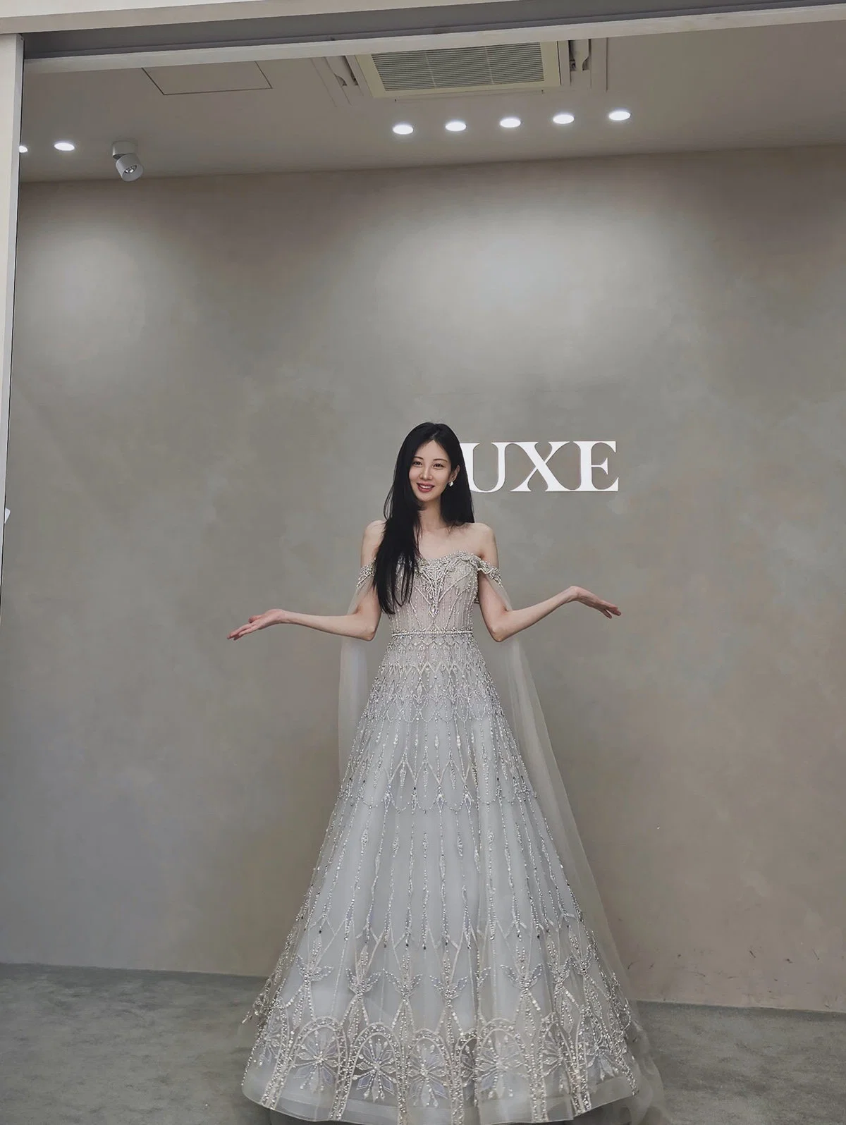 서현 인스타에 올라온 시상식 드레스 피팅 사진 (2)