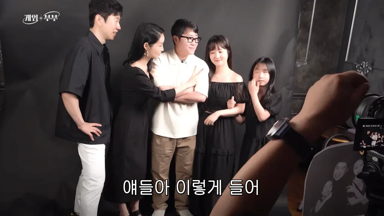 싱글벙글 임요환 가족과 가족사진 함께 찍게된 홍진호 (24)