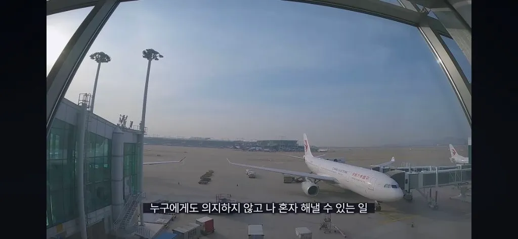 주사약 없이는 살 수 없는 몸으로 여행하는 유튜버