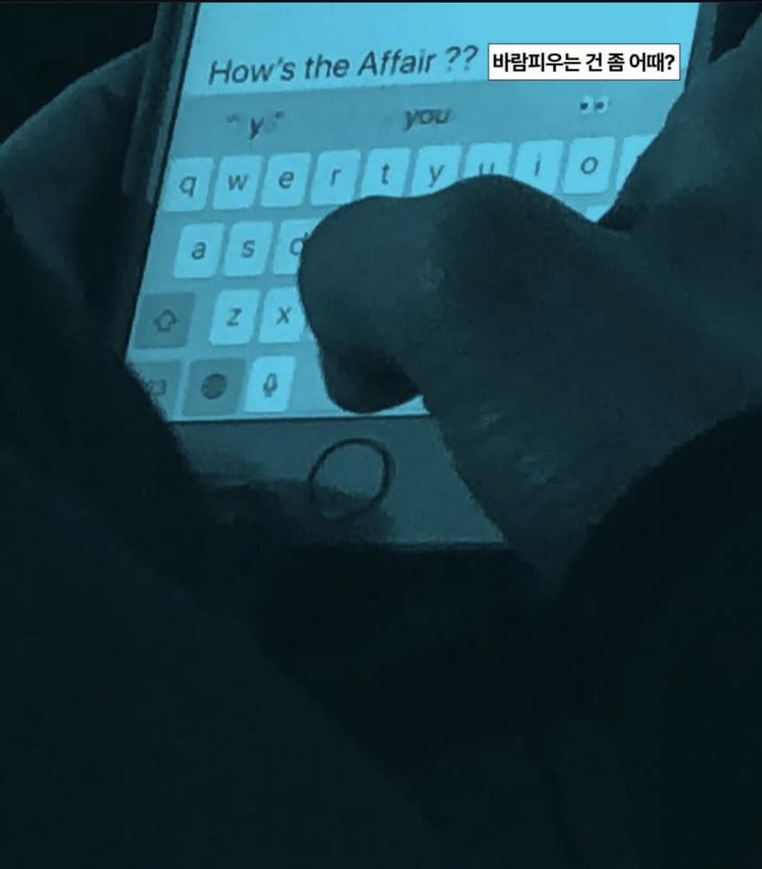 싱글벙글 뉴욕 거리 시민들 휴대폰 문자 도촬 프로젝트 공개됨 (9)