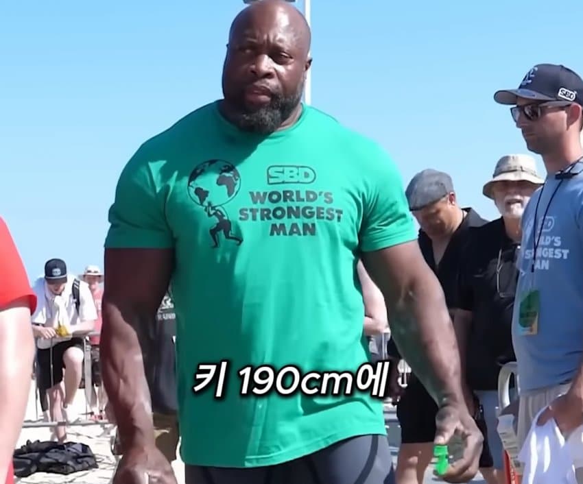 싱글벙글 UFC 선수가 일반인 죽이는데 걸리는 시간