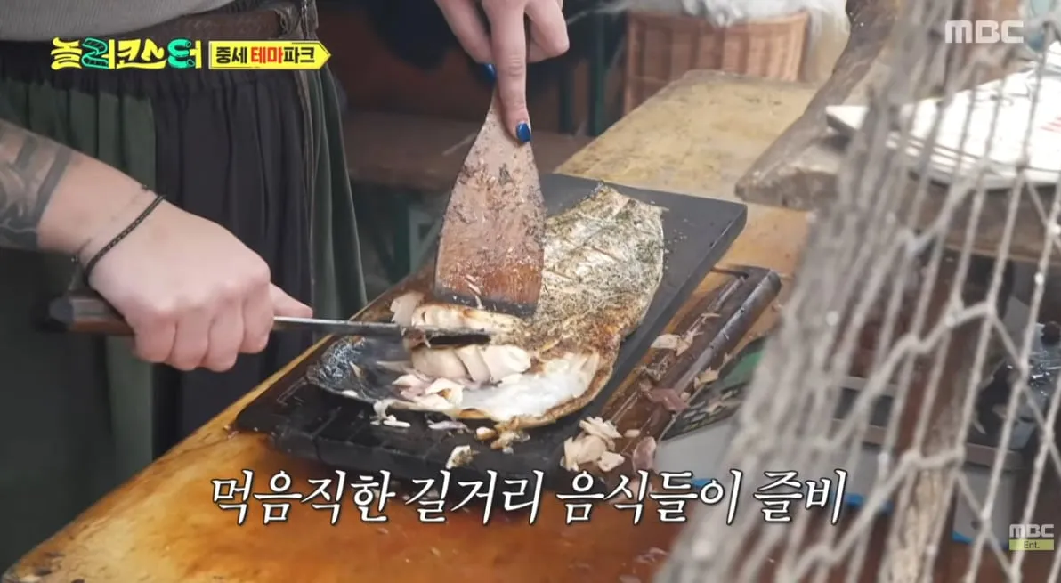 갑옷 입고 용고기 먹는다는 독일의 중세 축제…jpg