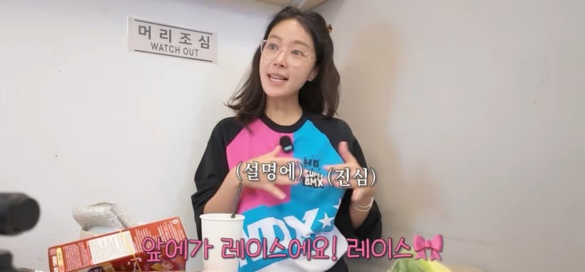 유튜브에서 가슴 성형 고백한 황정음.... (9)