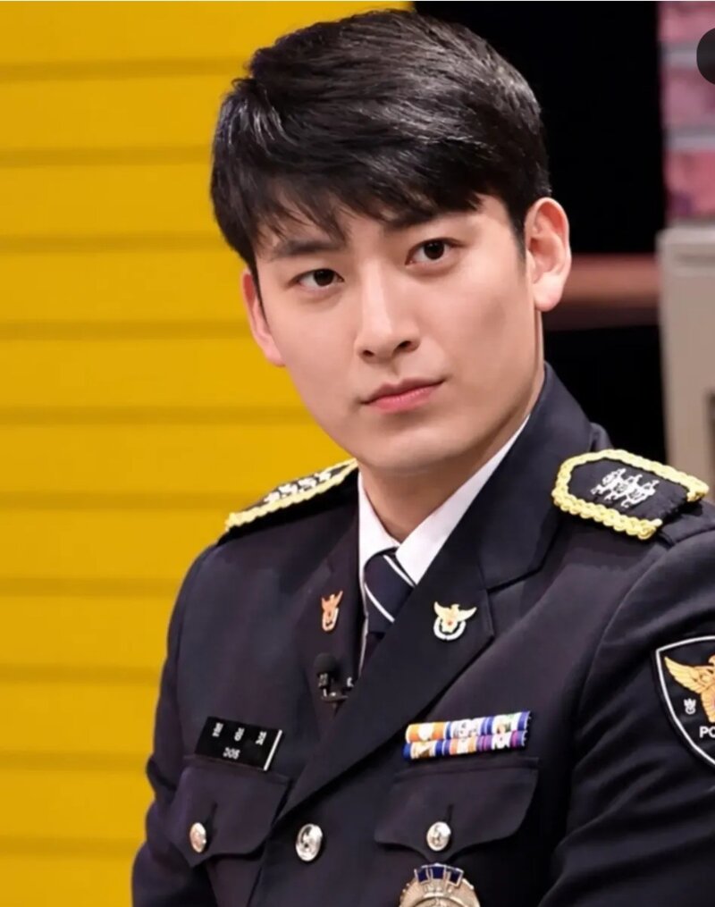 잘생긴 경찰이 할 수 있었던 일 (4)