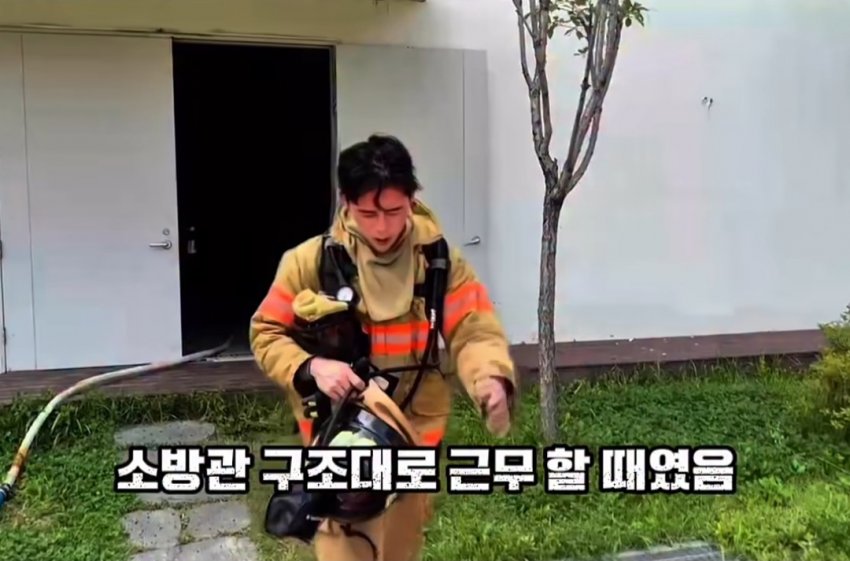 살자하려던 10대 소녀를 단 1분 만에 설득한 소방관