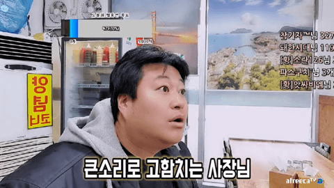 싱글벙글 8천원 한식뷔페에서 음식담으면 생기는 일 (3)