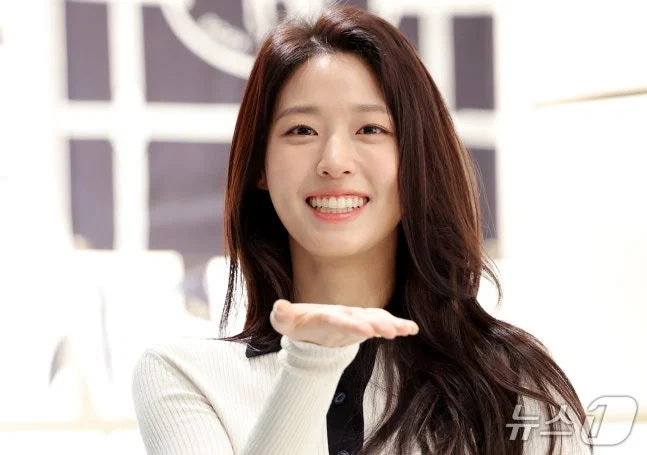 오늘 공식석상 헤메코 반응 좋은 설현 근황