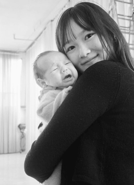 오늘자 비행기 잘못 내린듯한 해외 배우.. (8)