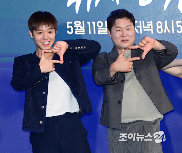 배우 박지훈과 윤경호가 6일 오후 서울 광진구 풀만 앰배서더 서울 이스트폴에서 열린 티빙 오리지널 '취사병 전설이 되다' 제작발표회에 참석하고 있다. [사진=정소희 기자]