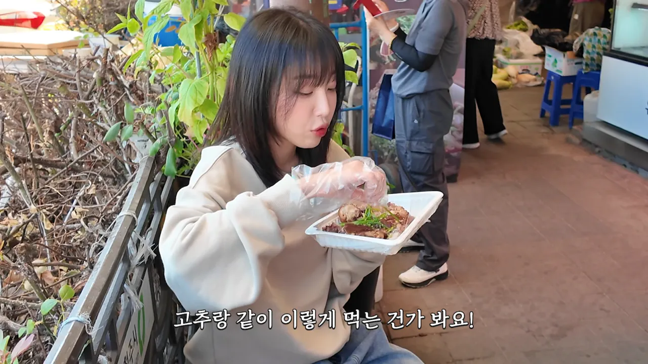시장에서 한끼 1만 칼로리 먹방한 쯔양 근황 ㄷㄷㄷ (22)