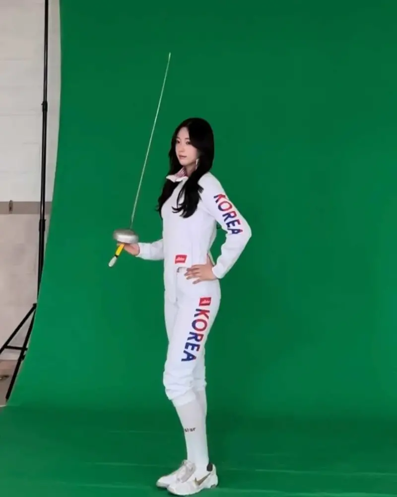 미모로 화제인 아시안 게임 한국 펜싱 선수 (4)