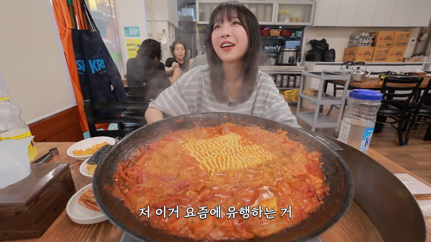 라면 한개 한입에 먹기 도전한 쯔양 ㄷㄷㄷㄷㄷ (2)
