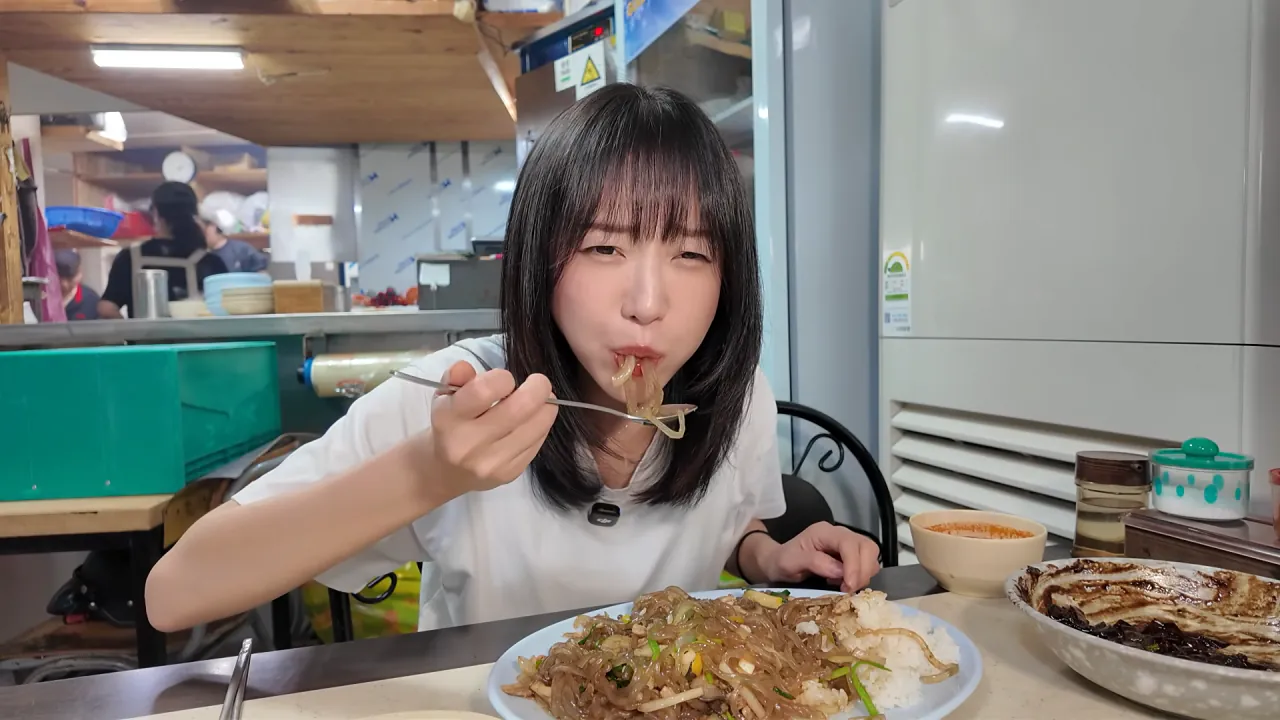 강릉 55년 중국집가서 먹방한 쯔양 근황 ㄷㄷㄷ (13)