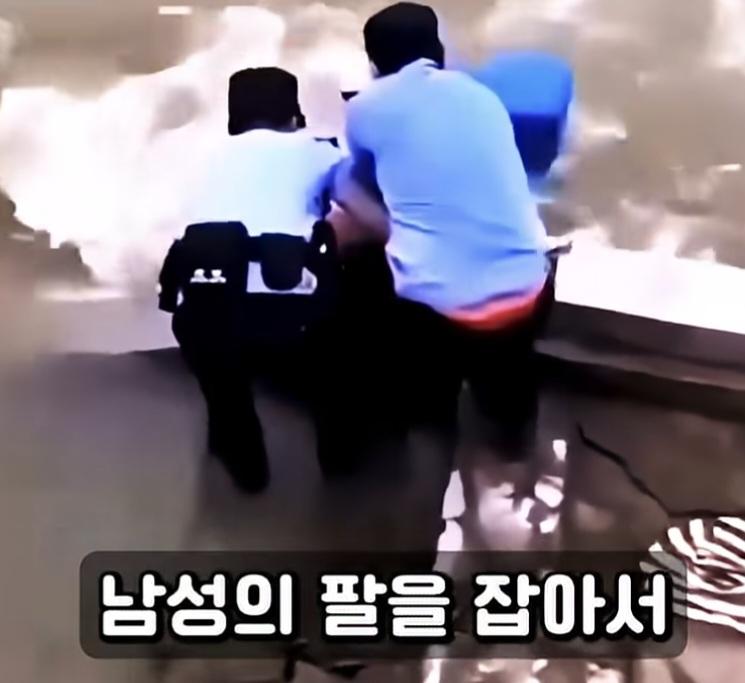 중국 공안의 인명구조 (18)