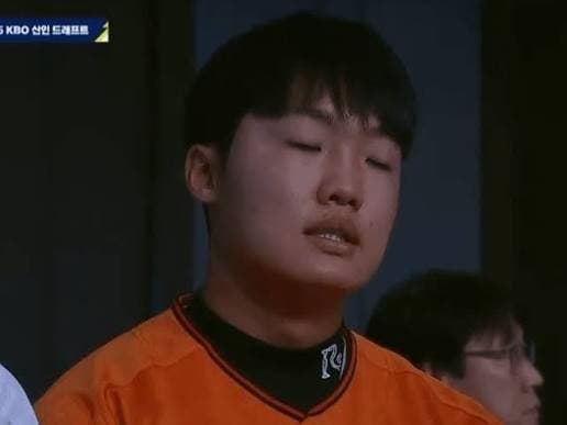 kbo 신인드래프트) 갸호민 지명 당시 표정 (3)
