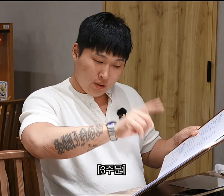 마운자로 맞고 있는데 식욕 폭발한 스윙스 (16)