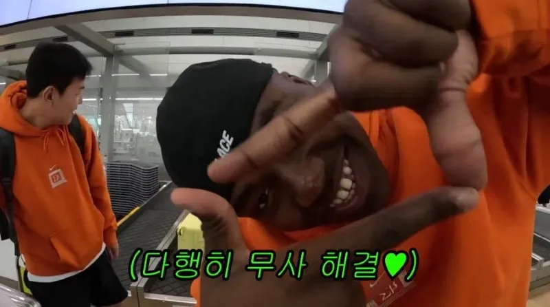 여권 없이 해외 나가는 조나단