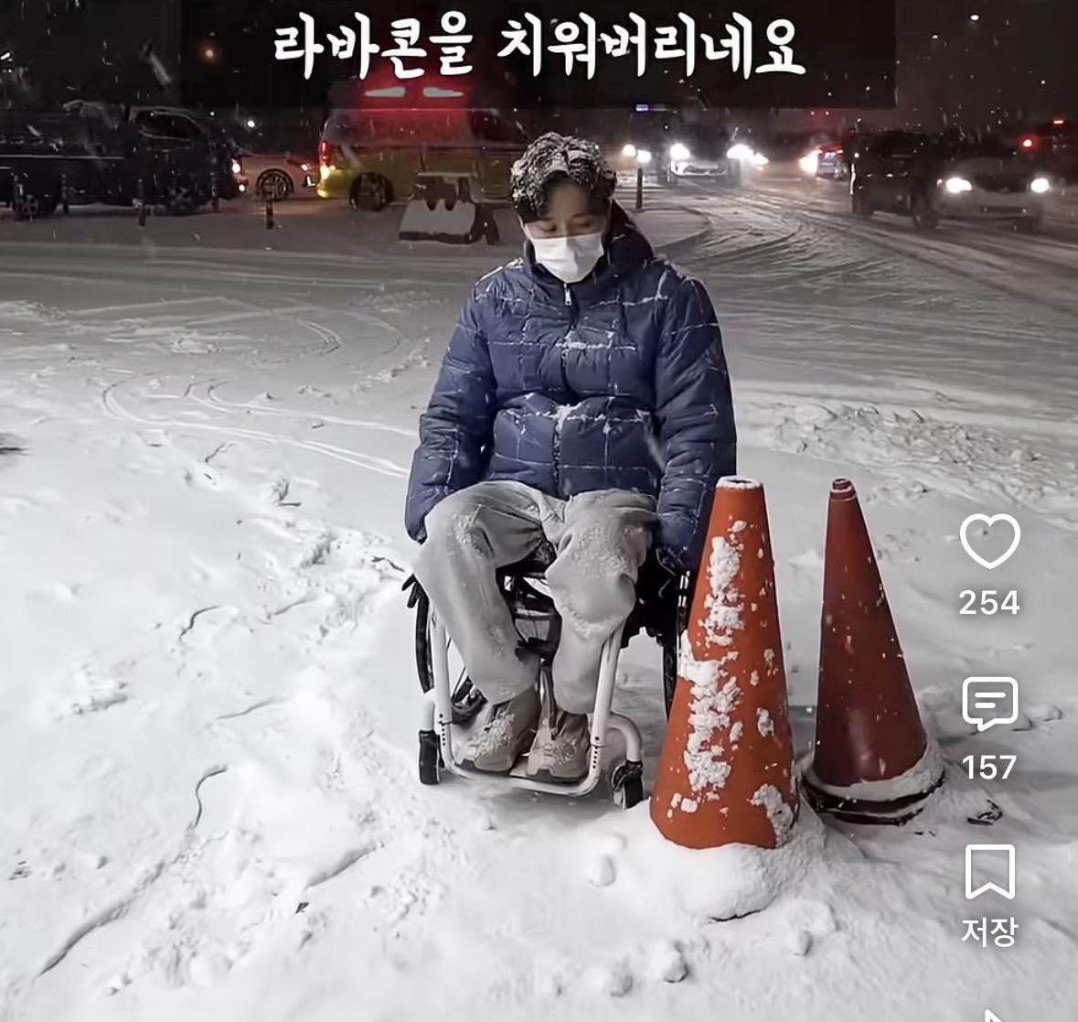 폭설을 뚫고 편의점을 간다는 박위 (9)