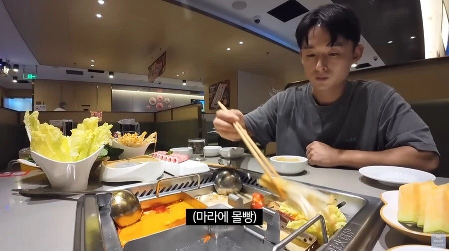 훠궈 처음 먹는 손님을 본 가게 직원들 (11)