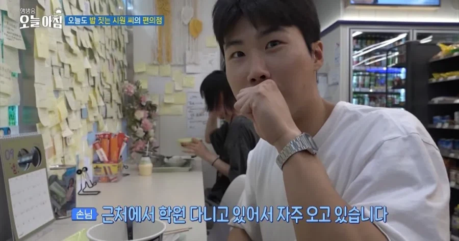학생들에게 무료로 밥을 주는 편의점 사장님 (15)