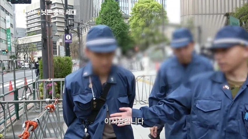 훌쩍훌쩍 길거리를 활보하는 넷우익들 (4)