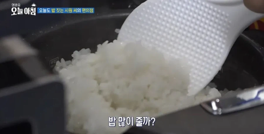 학생들에게 무료로 밥을 주는 편의점 사장님 (4)