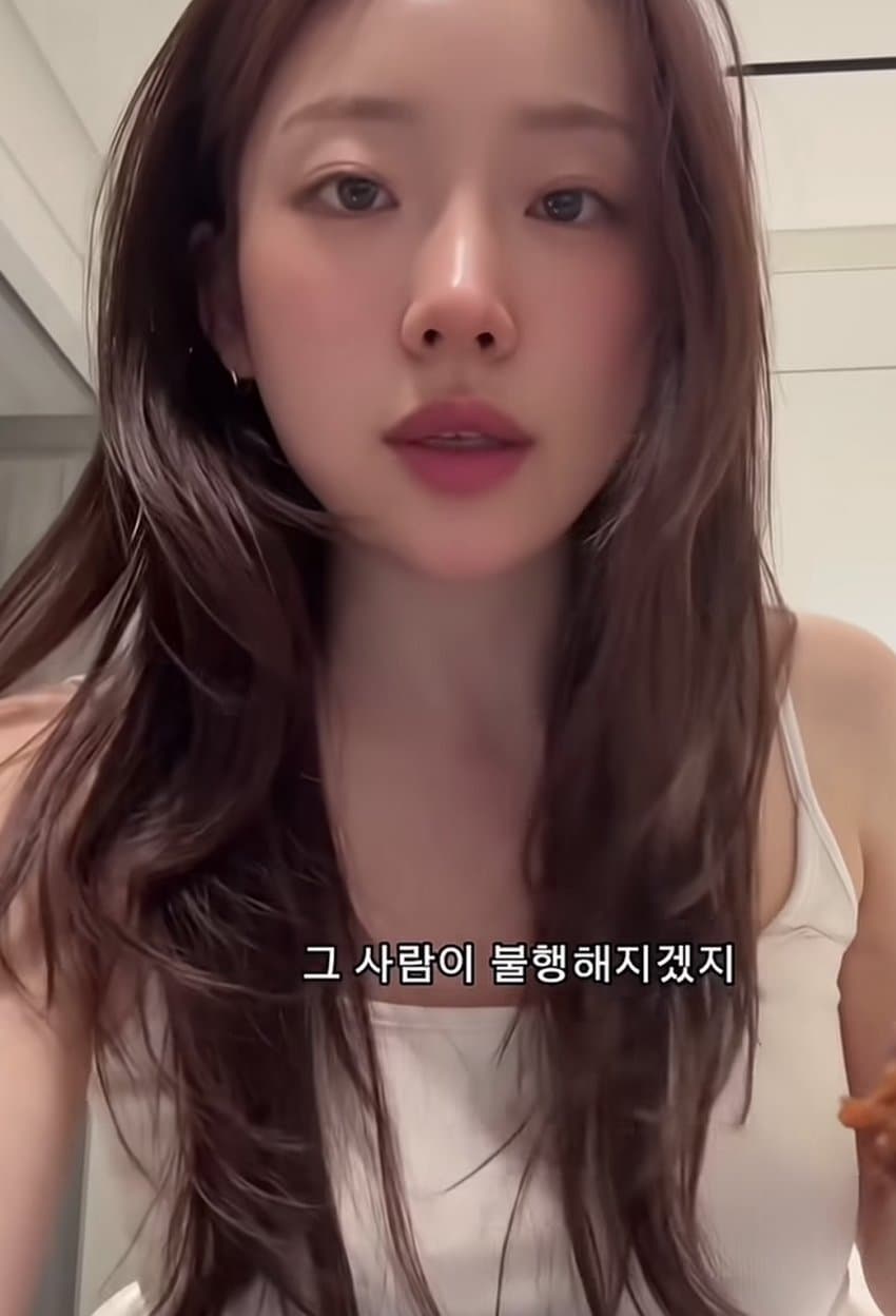 여자만 보면 화가나서 악플다는 도태남에 일침하는 미녀 (20)