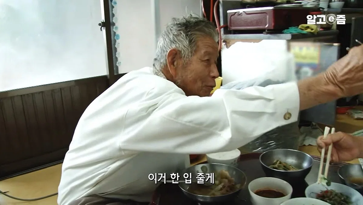 역시 사랑받는 여자는 티가난다 할머니 표정이 처음부터 끝까지 밝으시네 (13)