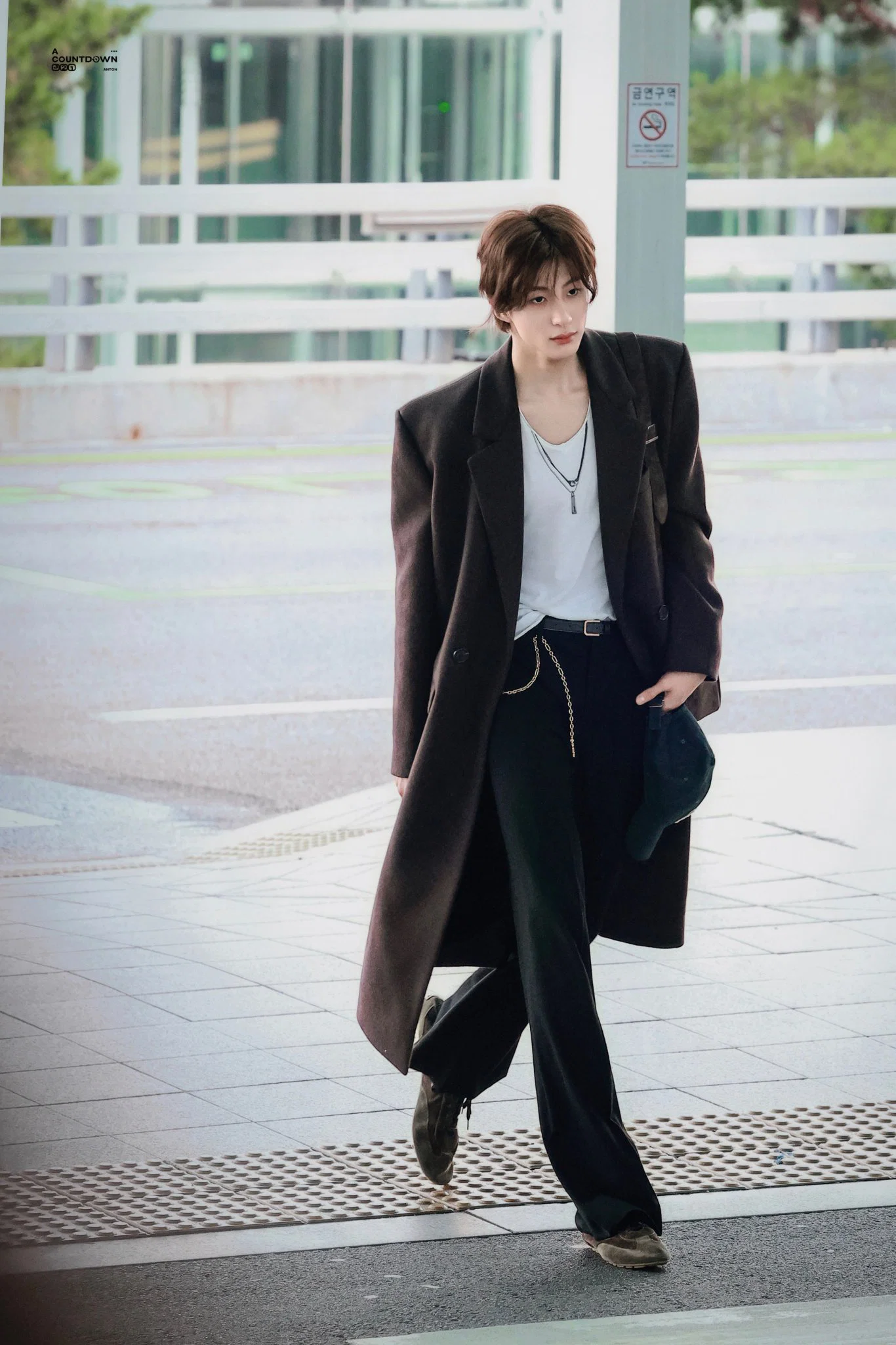 생로랑쇼 참석차 파리로 출국하는 라이즈 앤톤 (2)