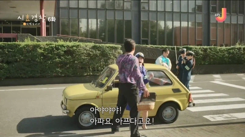 야쿠자 과잉진압 논란의 여형사 (4)