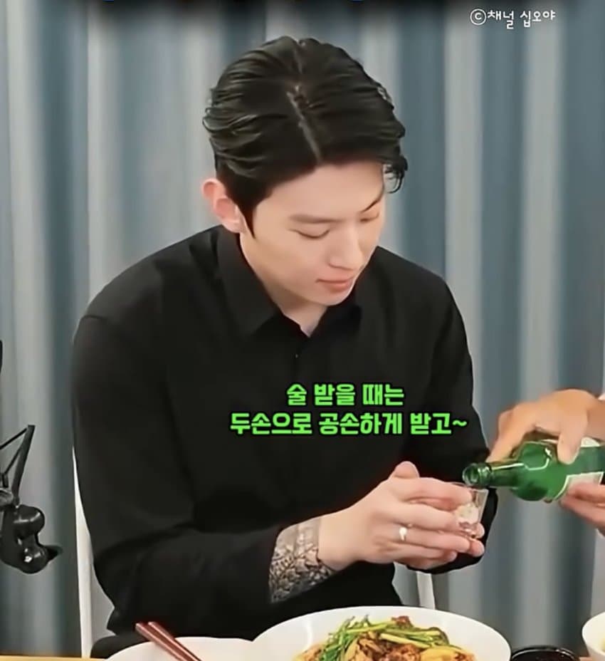 깜짝 .. 명절에 알아두면 좋은 술자리 예절 ㄹㅇ . (6)