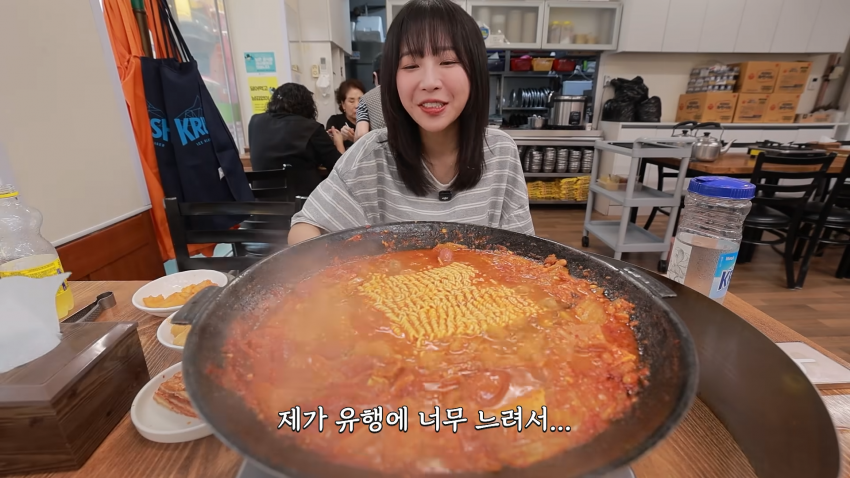 라면 한개 한입에 먹기 도전한 쯔양 ㄷㄷㄷㄷㄷ (4)