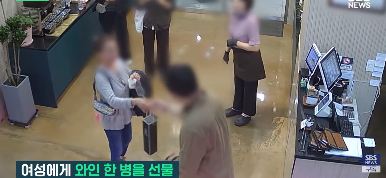쌩판 모르는 사람들에게 60만 원 밥값을 낸 이유 (21)