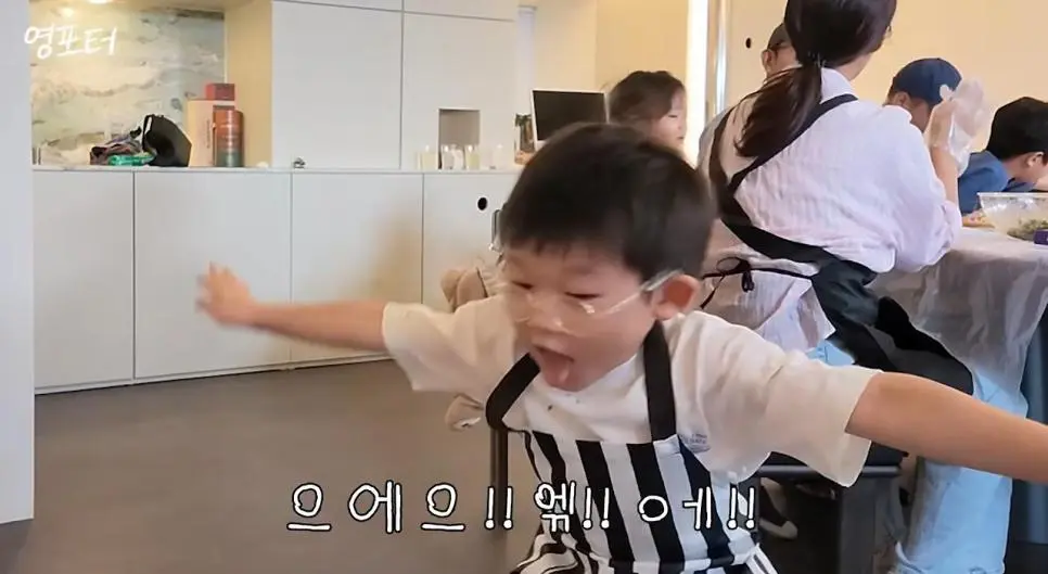 주말에 애를 본다면 독박이 나아 모임 나가는게 나아? (11)