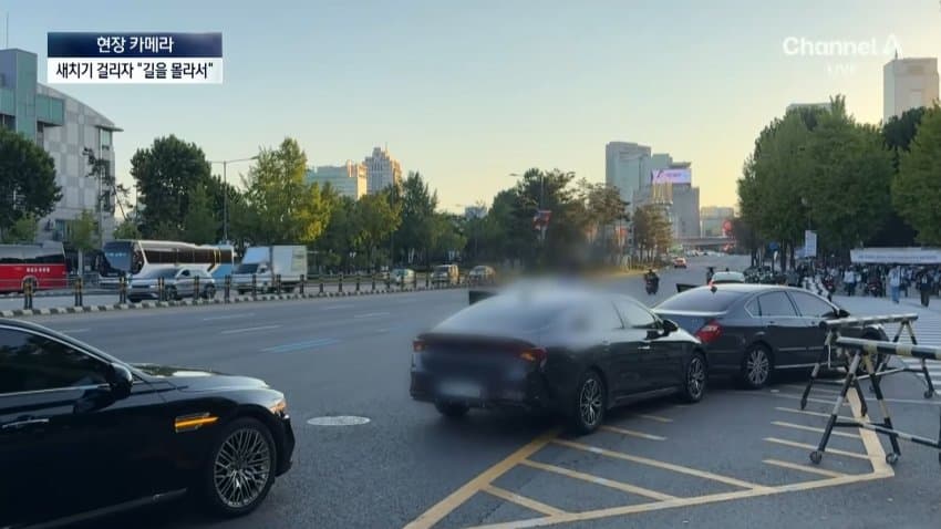 채널a) 차 머리부터 '쑥'..야구장 앞 얌체들 (24)
