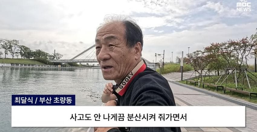 싱글벙글 부캉이 생각에 우는 부산 할배 (10)