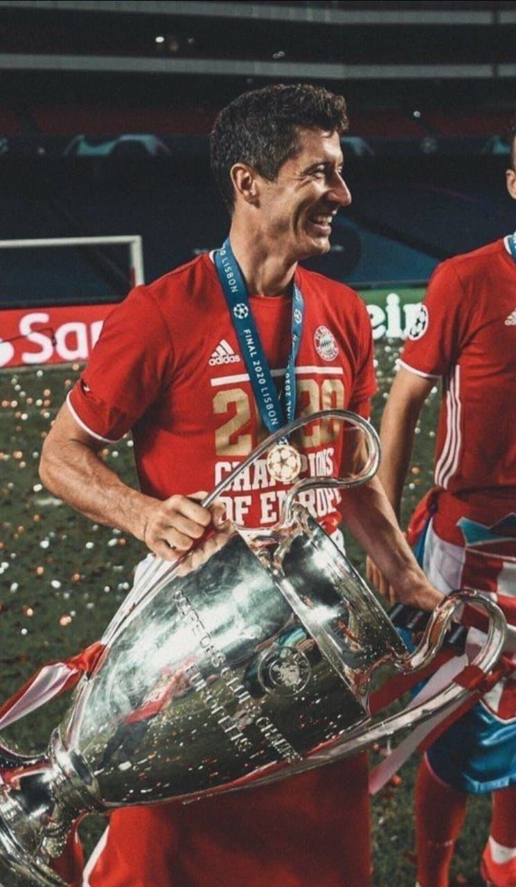 역대 축구선수들의 챔피언스 리그 우승 순간. (45)