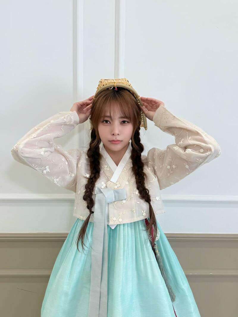 QWER 공식 SNS 사진 업로드 근황 (6)