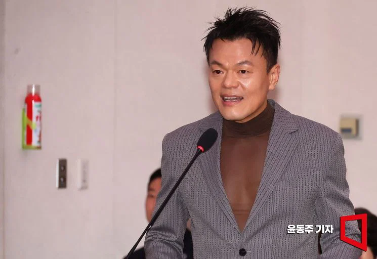 오늘 국감에 나와서 배현진 질문받는 박진영 (페노메논 관련) (25)