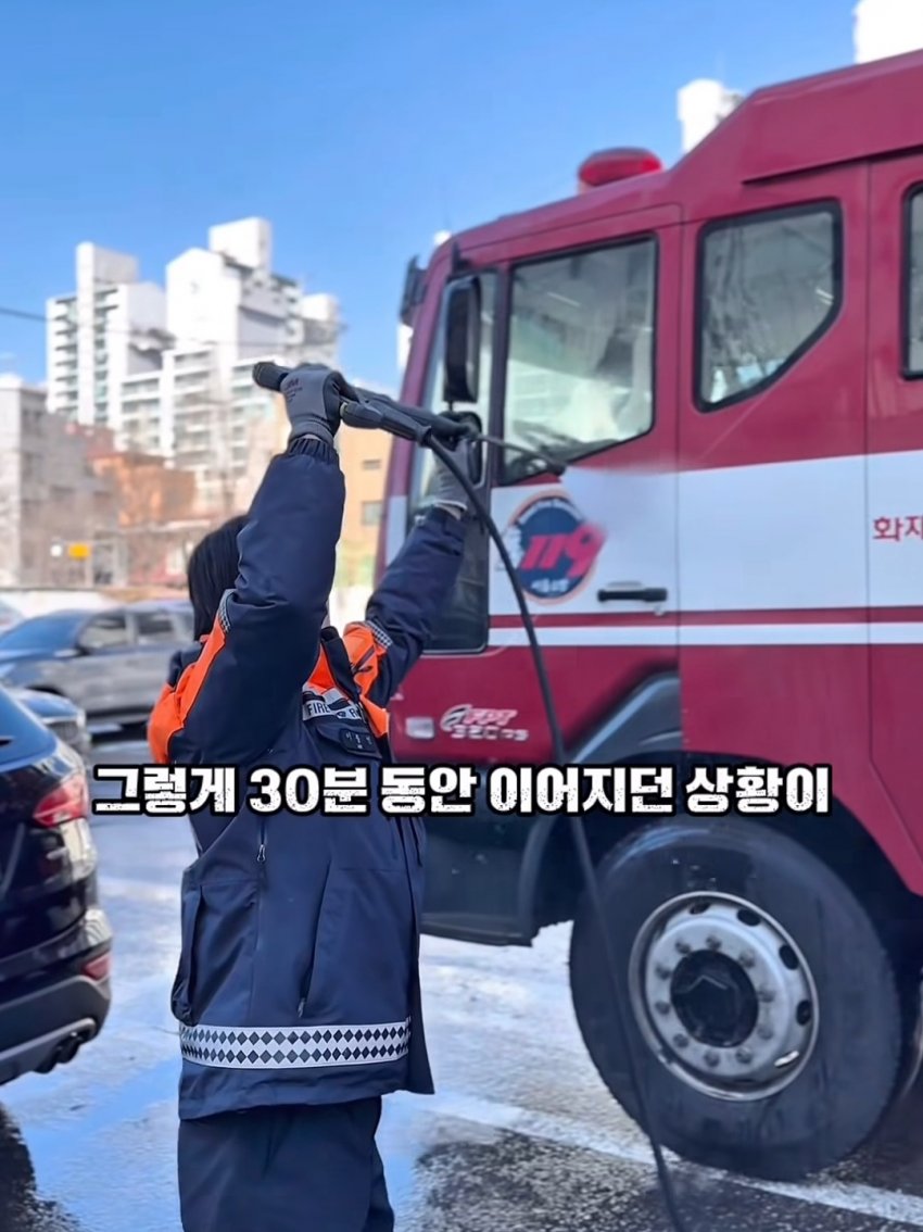 살자하려던 10대 소녀를 단 1분 만에 설득한 소방관 (19)