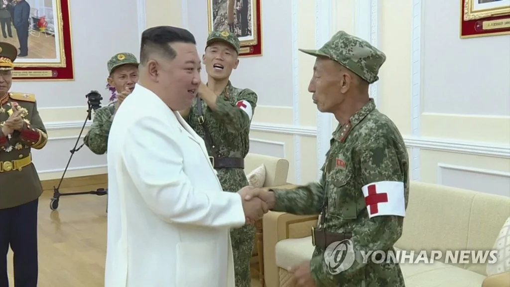 "수령동지, 군인들을 치료할 장비가 부족합네다."