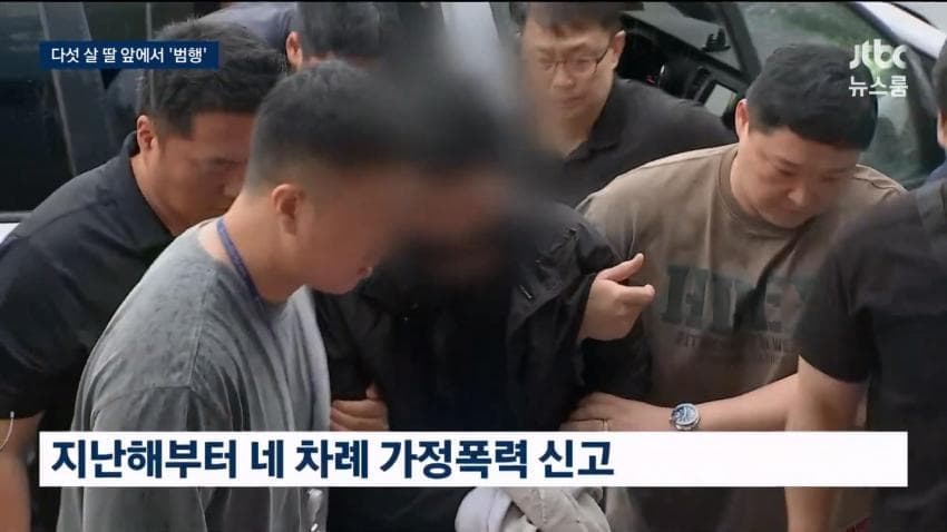 [속보] 가정폭력에 이혼 준비하던 아내 살해 전직 공무원 검거 (12)