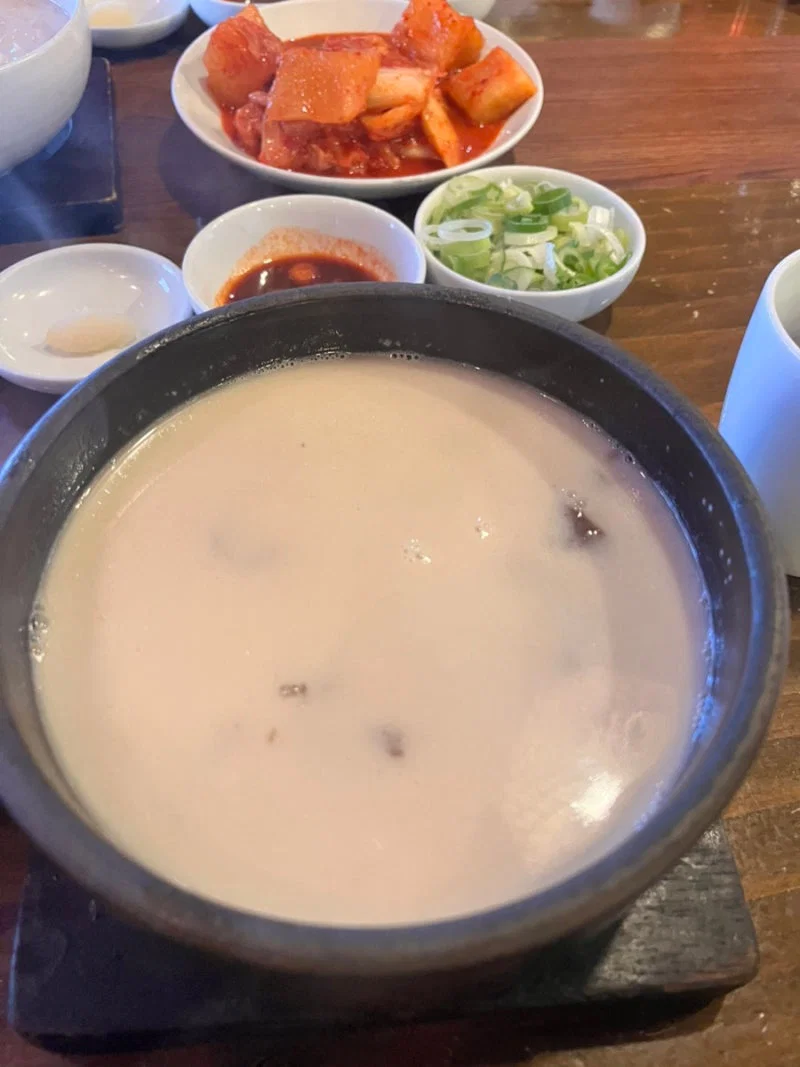부산에서 판다는 22000원 곰탕 (2)