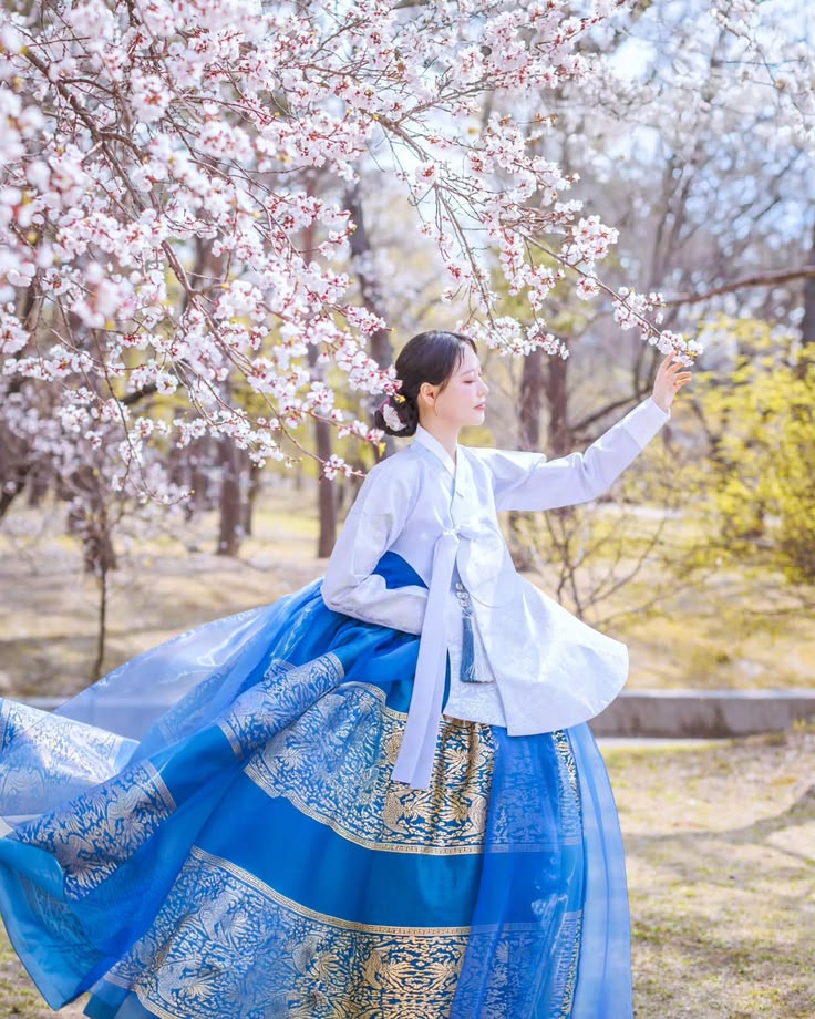 덬들이 추석 연휴 동안 입고 다닐 한복 선택하기 (3)