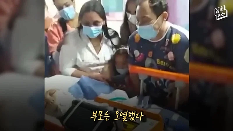 33시간 수술 끝에 얼굴 본 쌍둥이 (23)