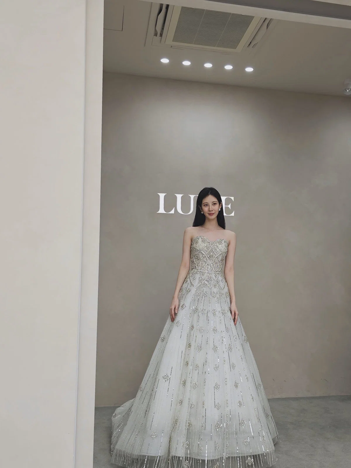 서현 인스타에 올라온 시상식 드레스 피팅 사진 (5)