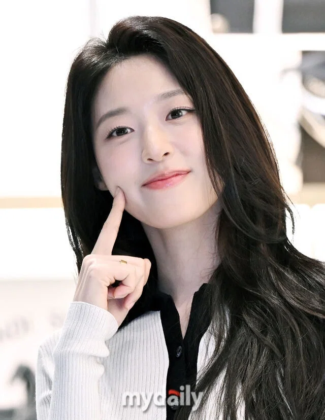 오늘 공식석상 헤메코 반응 좋은 설현 근황 (7)