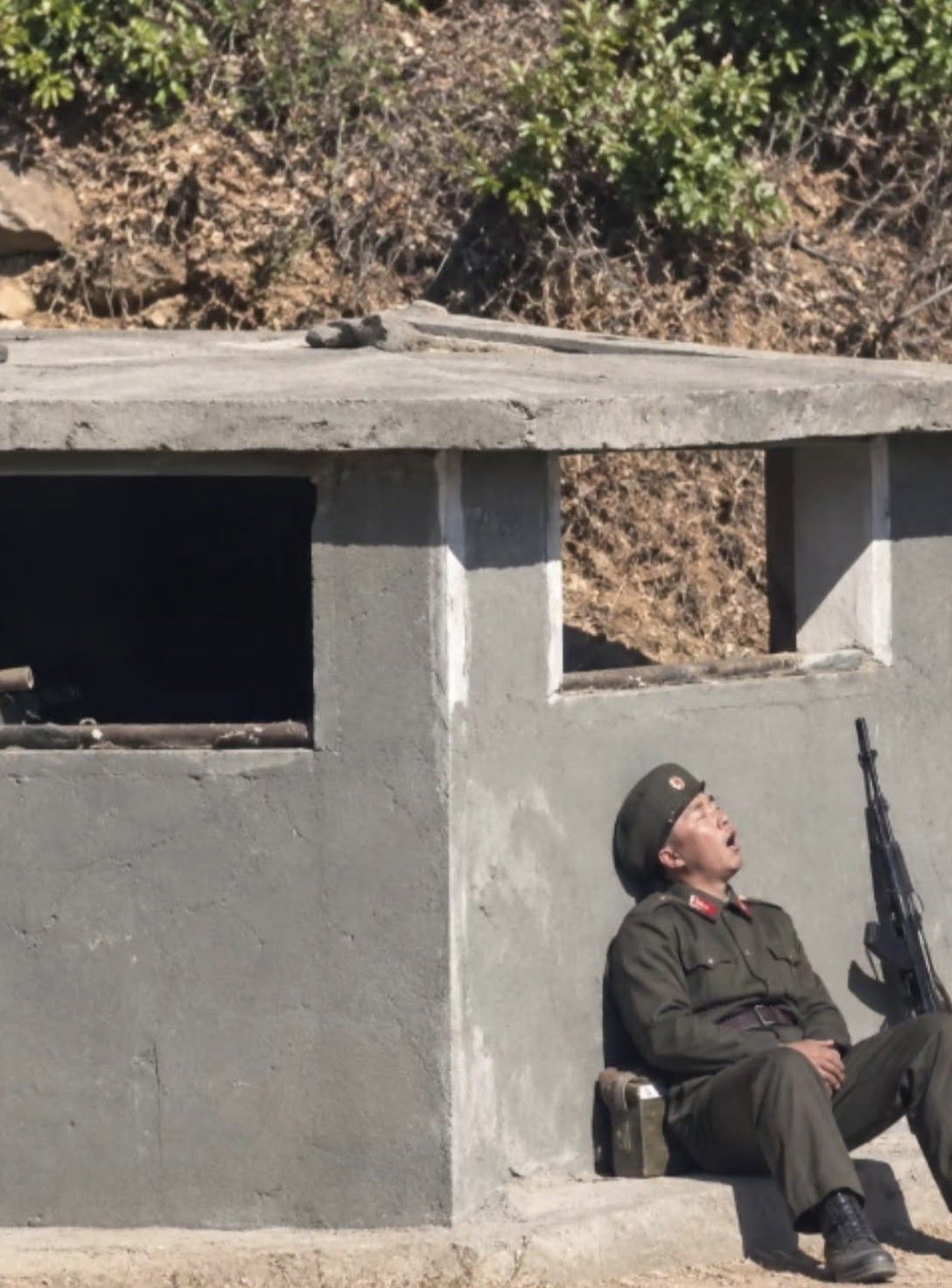 꿀잠자는 북한군